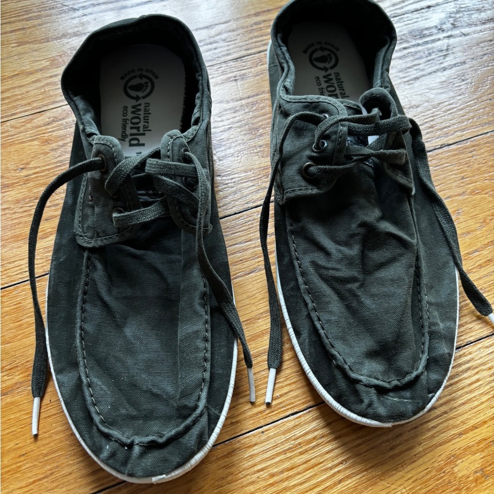 Men’s Canvas Lace-Up Shoes in Dark Green